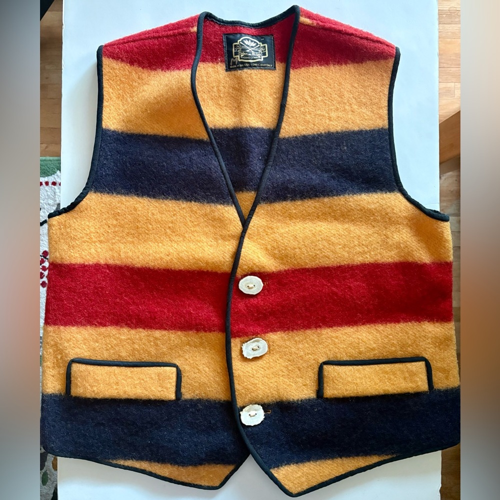 HUDSON ON ST. CROIX TRADING COMPANY Vest Sliced Antler Buttons Men's Medium